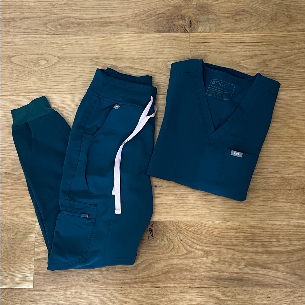 Figs Caribbean Blue V-Neck Scrub Top and Jogger Pants - Picture 2 of 9